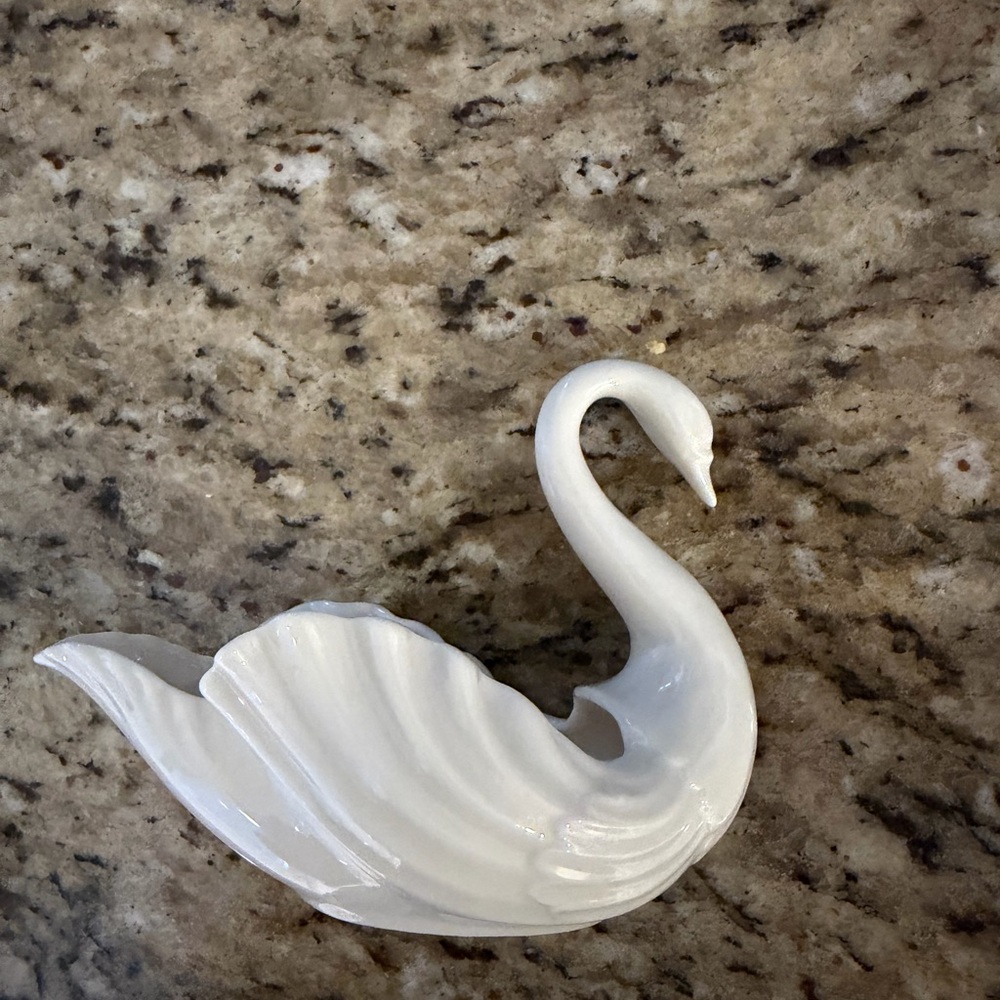Lenox White Swan Figurine